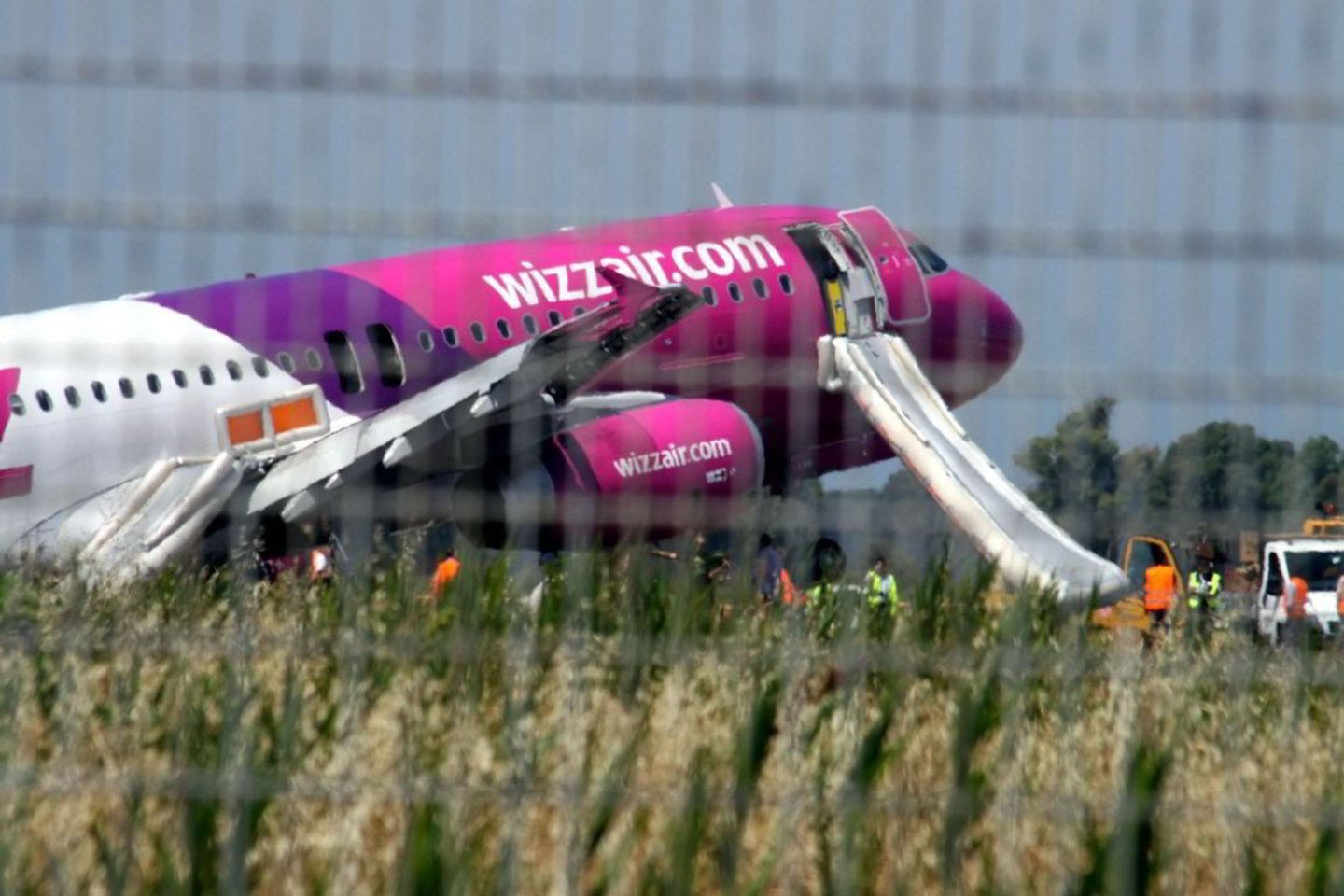 "Wizz Air" lėktuvas avariniu būdu nusileido Romos Fjumičino oro uoste.