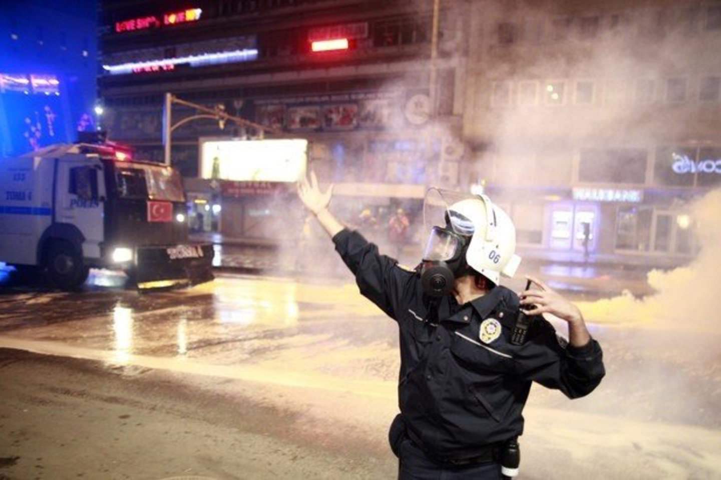 Žmogaus teisių organizacijos kaltina Turkijos policiją neadekvačios jėgos naudojimu.