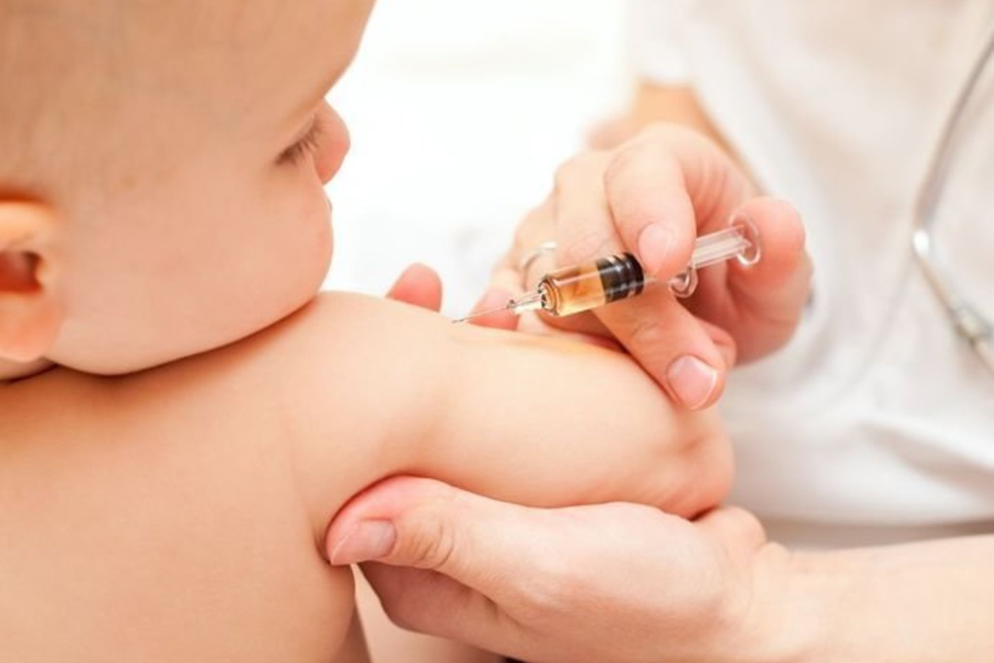 Nuo tymų, raudoniukės ir epideminio parotito pirmąkart rekomenduojama paskiepyti 15–16,5 mėnesių sulaukusius vaikus.