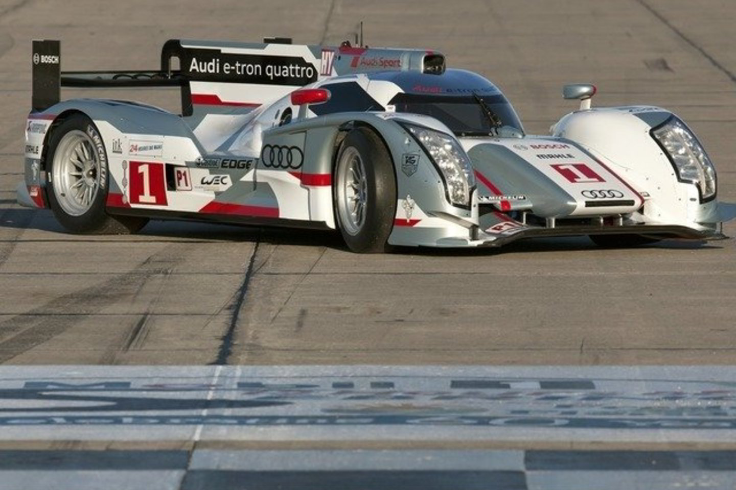Treniruotėse nepaisant lietingo oro visi trys komandos „Audi R18 e-tron Quattro“ parodė geriausius rezultatus, užimdami tris pirmąsias vietas.
