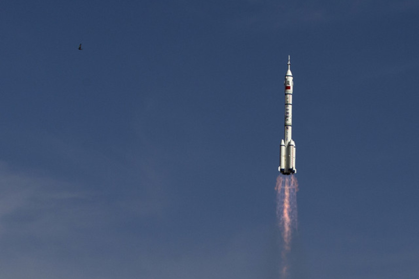 Pekinas daug milijardų dolerių atsieinančią kosmoso programą laiko savo tvirtėjančių pozicijų pasaulyje, didėjančio patyrimo technologijų srityje ir Komunistų partijos sėkmės vystant šalį simboliu.