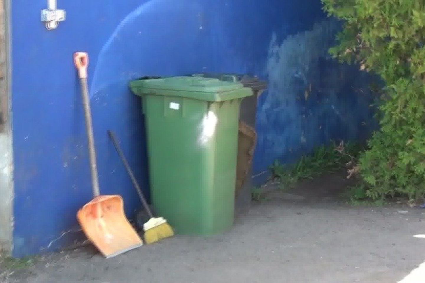 Muitinės kriminalistai kartu su mokesčių inspekcijos specialistais netikėtai patikrino įtartiną vietą.