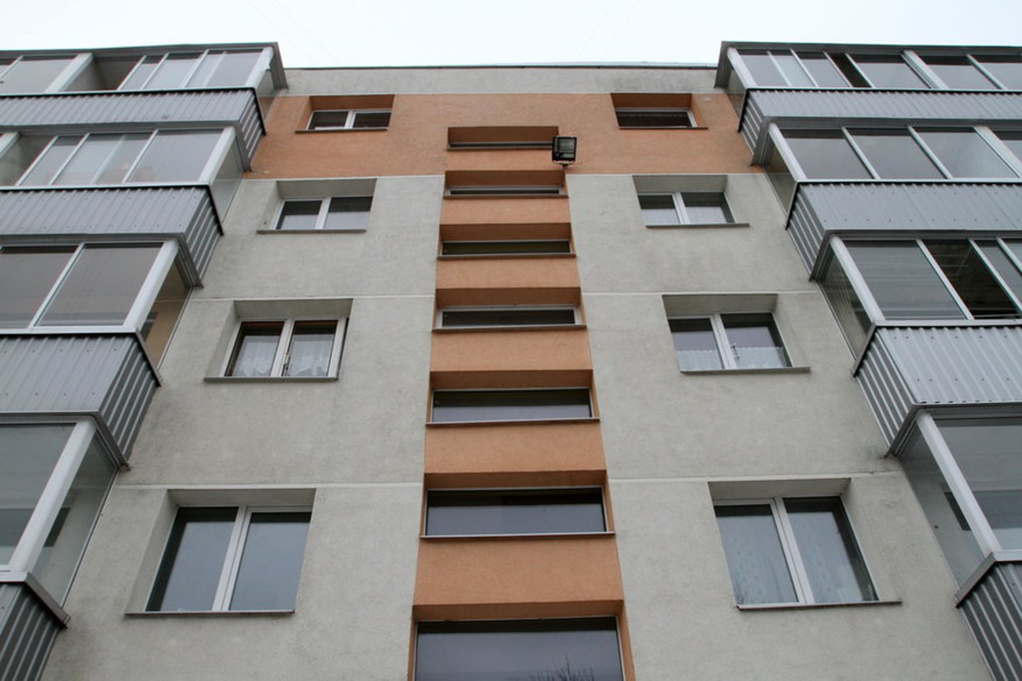 Paraiškas dėl daugiabučių renovacijos finansavimo priimantys bankininkai konstatuoja, kad norintiųjų atsinaujinti eilėje yra daugiau, nei jie pajėgtų finansuoti.