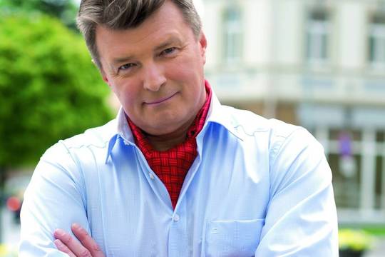 Svetimų šeimų dramas komentuojantis D. Mertinas nelieka abejingas kitų bėdoms