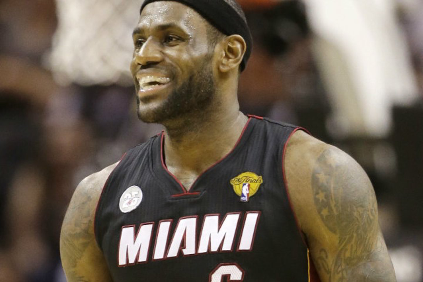 L. Jamesas ketvirtosiose NBA finalo rungtynėse vedė savo komandą į priekį ir pelnė 33 taškus.