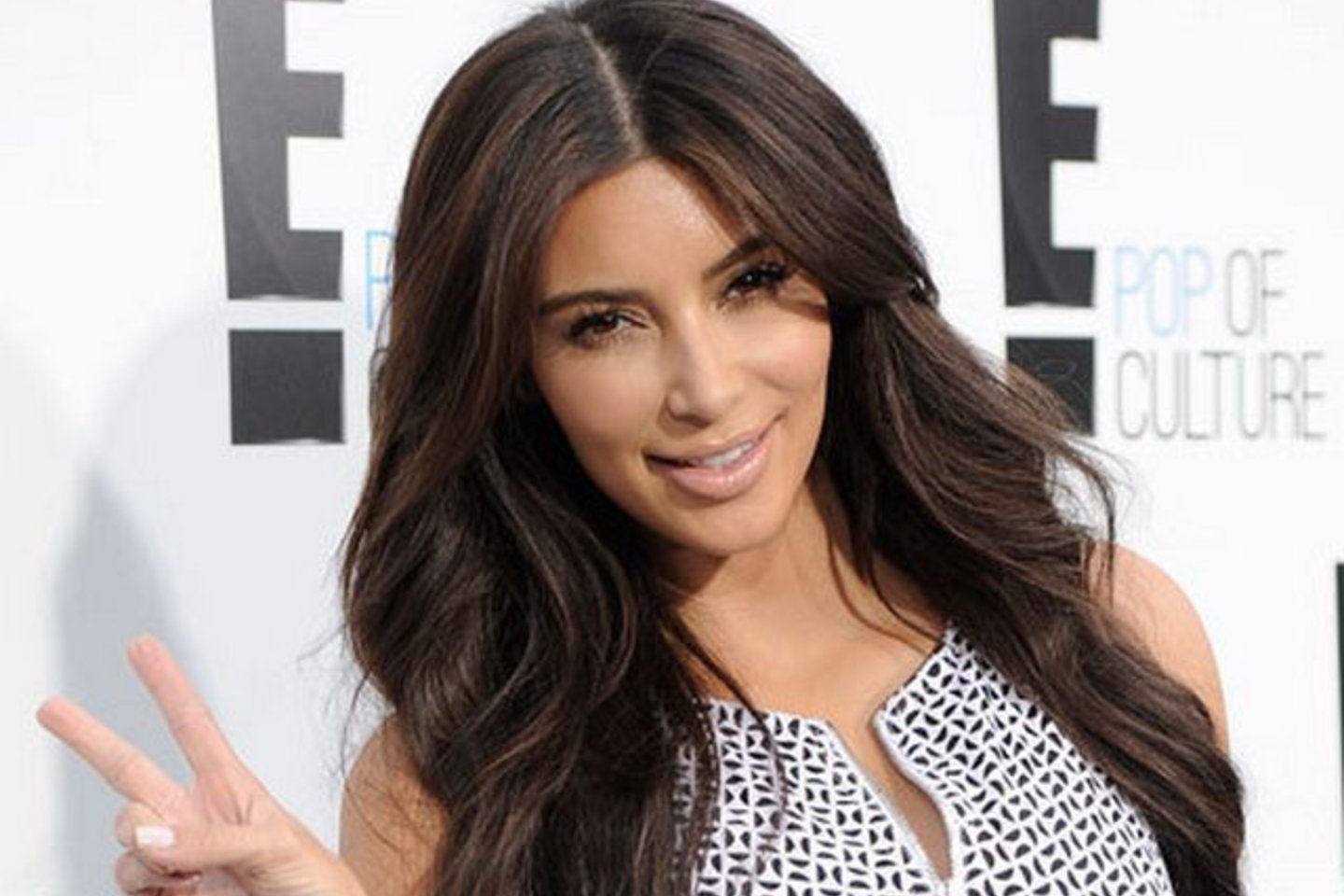 Realybės šou žvaigždė Kim Kardashian ir jos mylimasis reperis Kanye Westas susilaukė pirmosios atžalos – šeštadienį jiems gimė mergaitė.