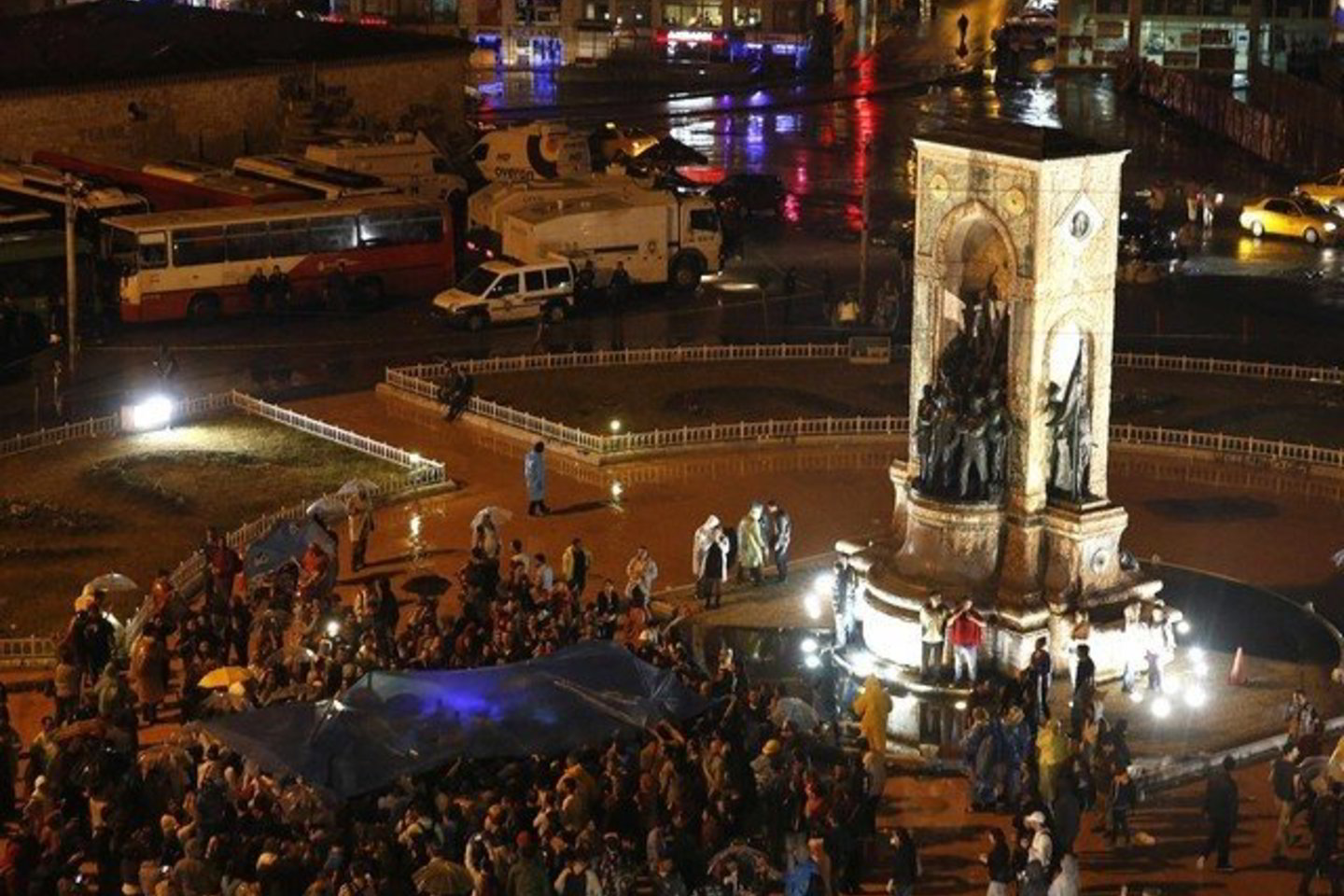 Rusų korespondentas, rengęs pranešimą apie protestus Turkijoje, penktadienio vakarą netoli Taksimo aikštės buvo sulaikytas ir sumuštas.