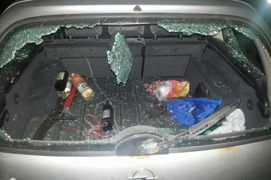 Žemaitijoje vandalai išdaužė rusų langus, o policija palinkėjo gero kelio