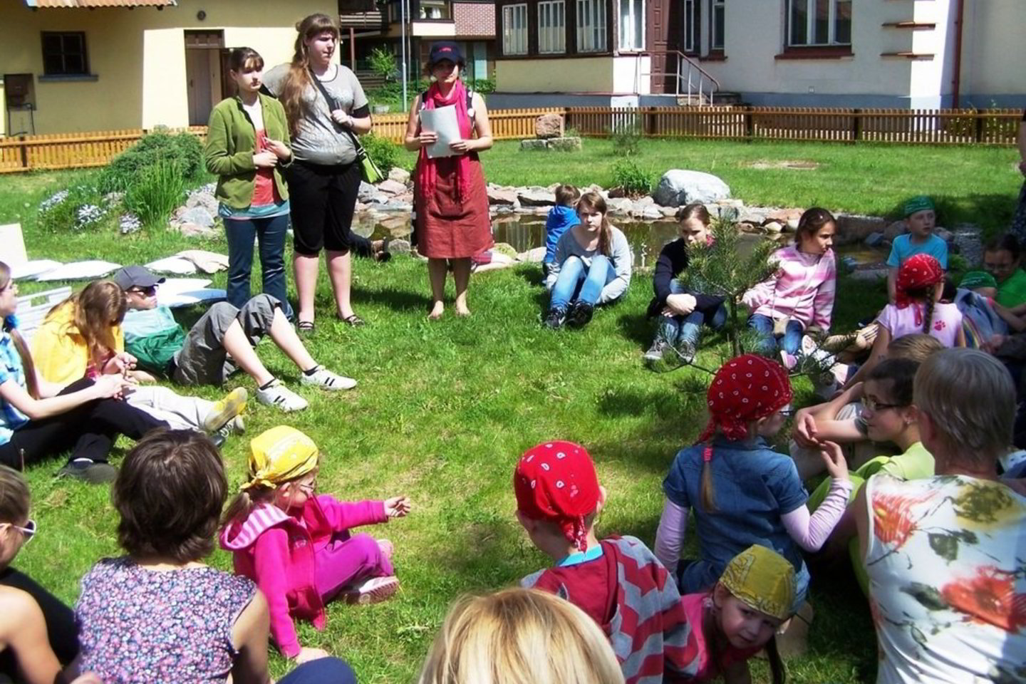 Projekto metu regėjimo negalią turintys jaunuoliai dalyvaus teoriniuose ir praktiniuose seminaruose apie kvapus, o spalio 14-ąją, minint Baltosios lazdelės dieną, bus atidaryta neregių sukurtų aromatų paroda