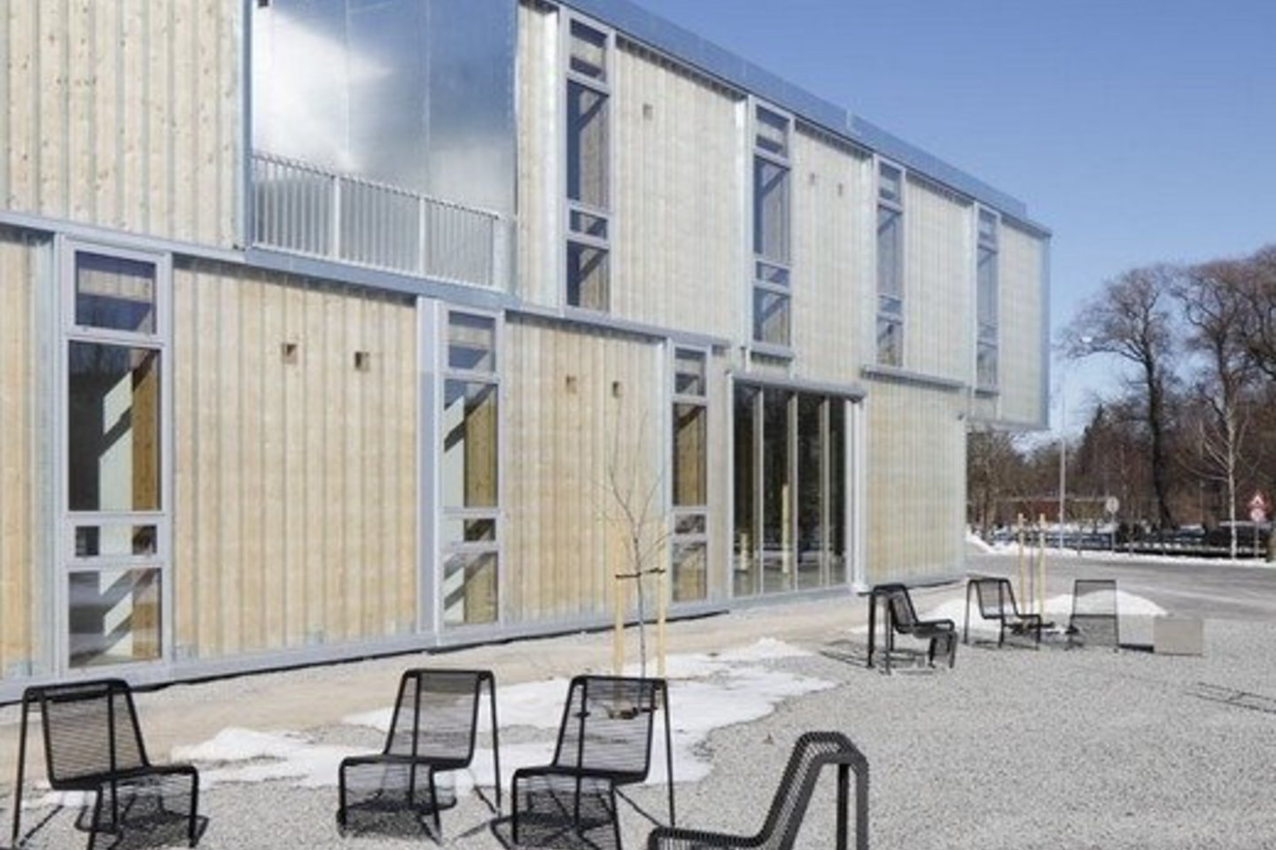 Šiemet geriausiu architektūros darbu Latvijoje išrinktas jaunos kompanijos „Made“ architektų Muzikos ir meno mokykla Saldus miestelyje.
