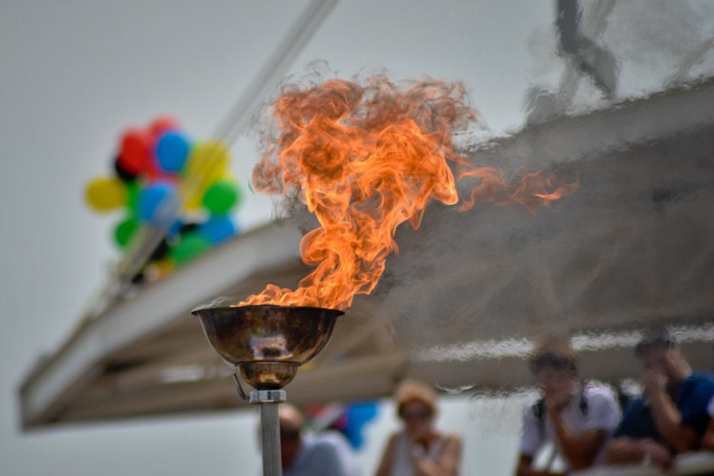 Akimirkos iš olimpinės ugnies įžiebimo ceremonijos ir gabenimo.