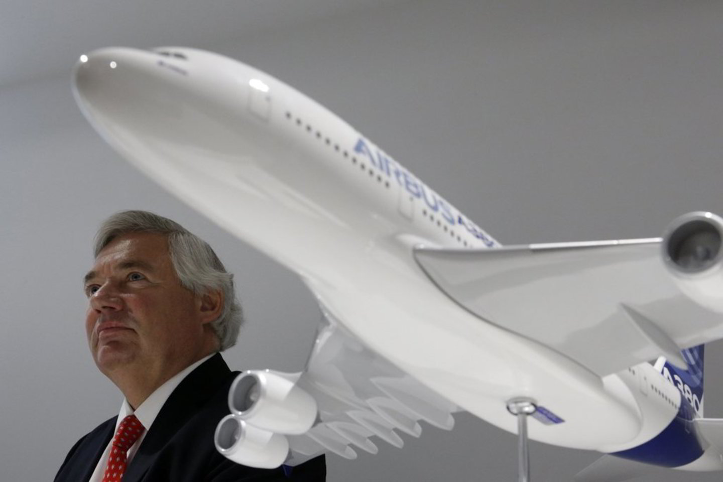 Europos lėktuvų kompanija „Airbus“ per tarptautinę lėktuvų parodą Paryžiaus priemiestyje Le Buržė susitarė dėl 466 lėktuvų tiekimo.