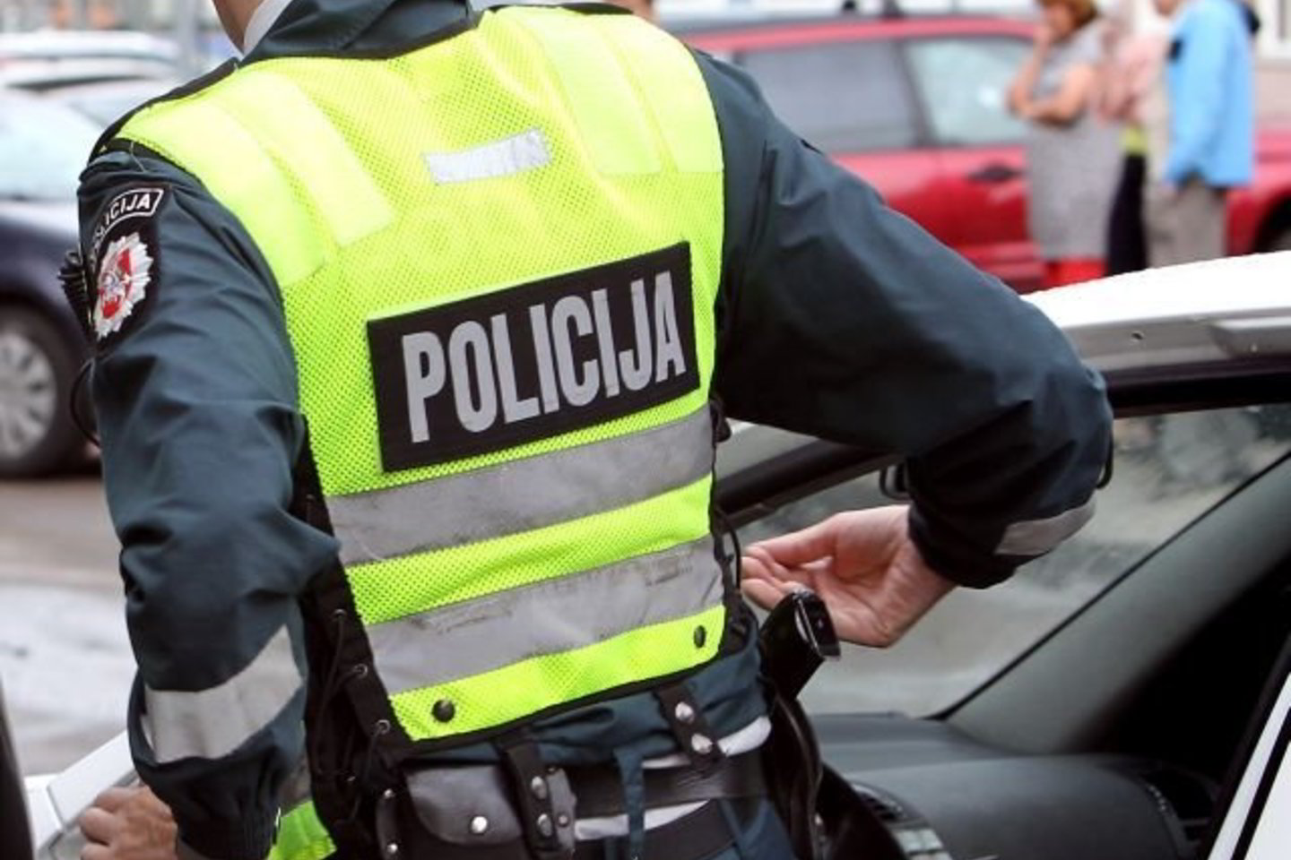 19 metų policijoje išdirbusiam vyriškiui teks ne tik mokėti baudą už vairavimą išgėrus.