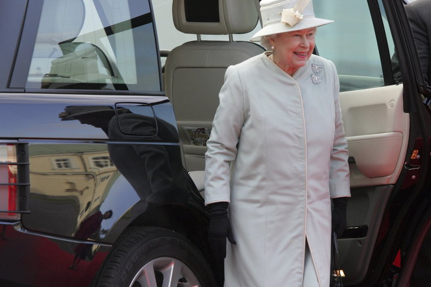 Britanijos vyriausybė padengia karalienės išlaidas.
