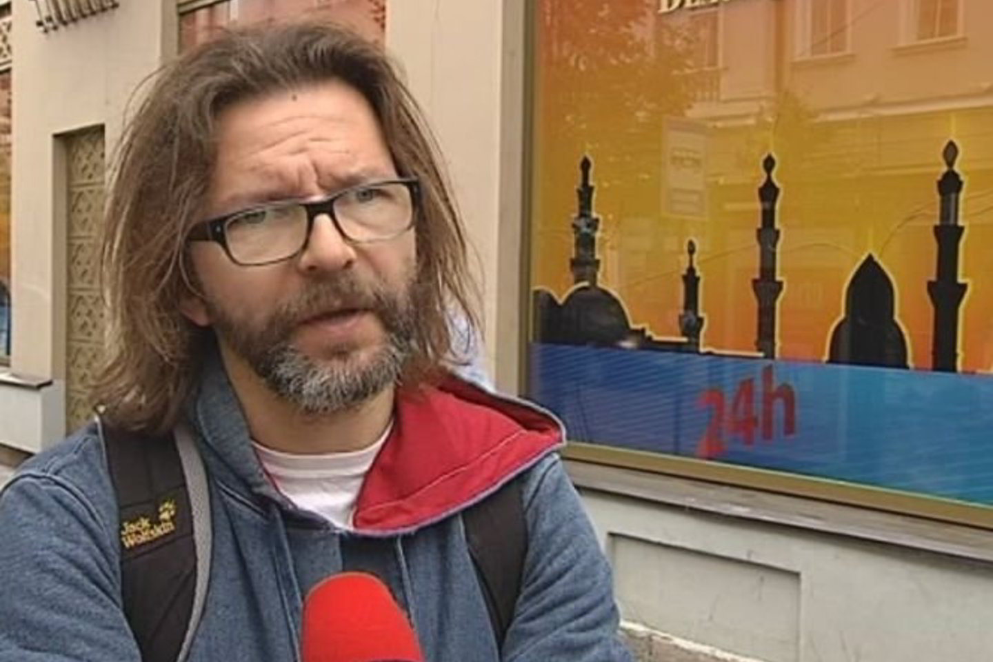 Islamo tyrinėtojas E. Račius lošimo namų lange neįžvelgė jokių religinių simbolių.