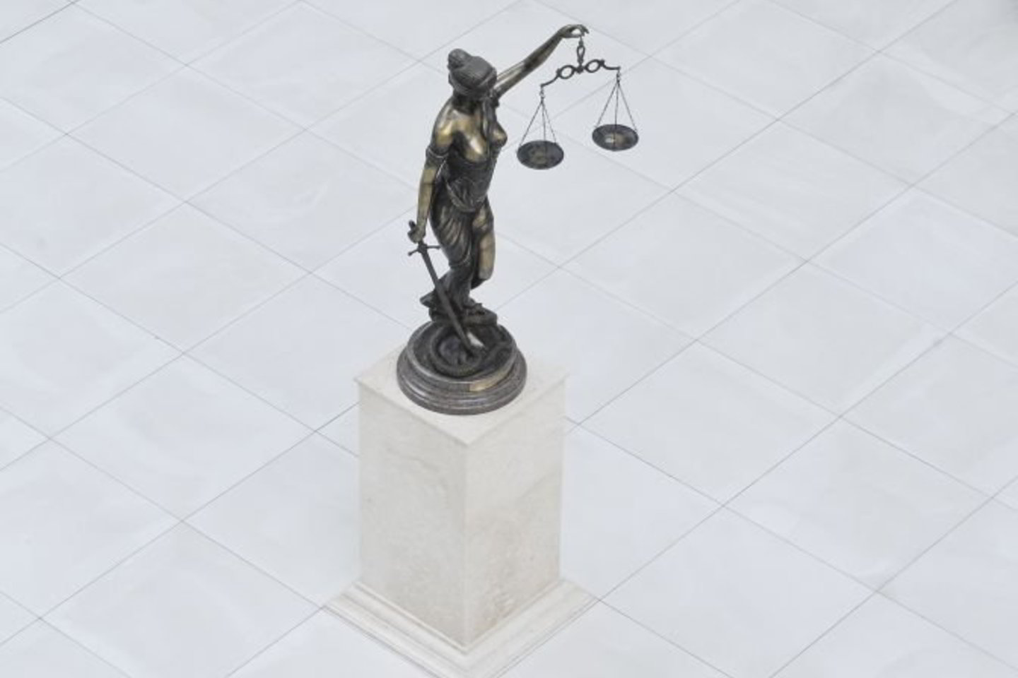 Teismo sprendimas paleisti G. Gordeladzę sudarė sąlygas jam pabėgti.