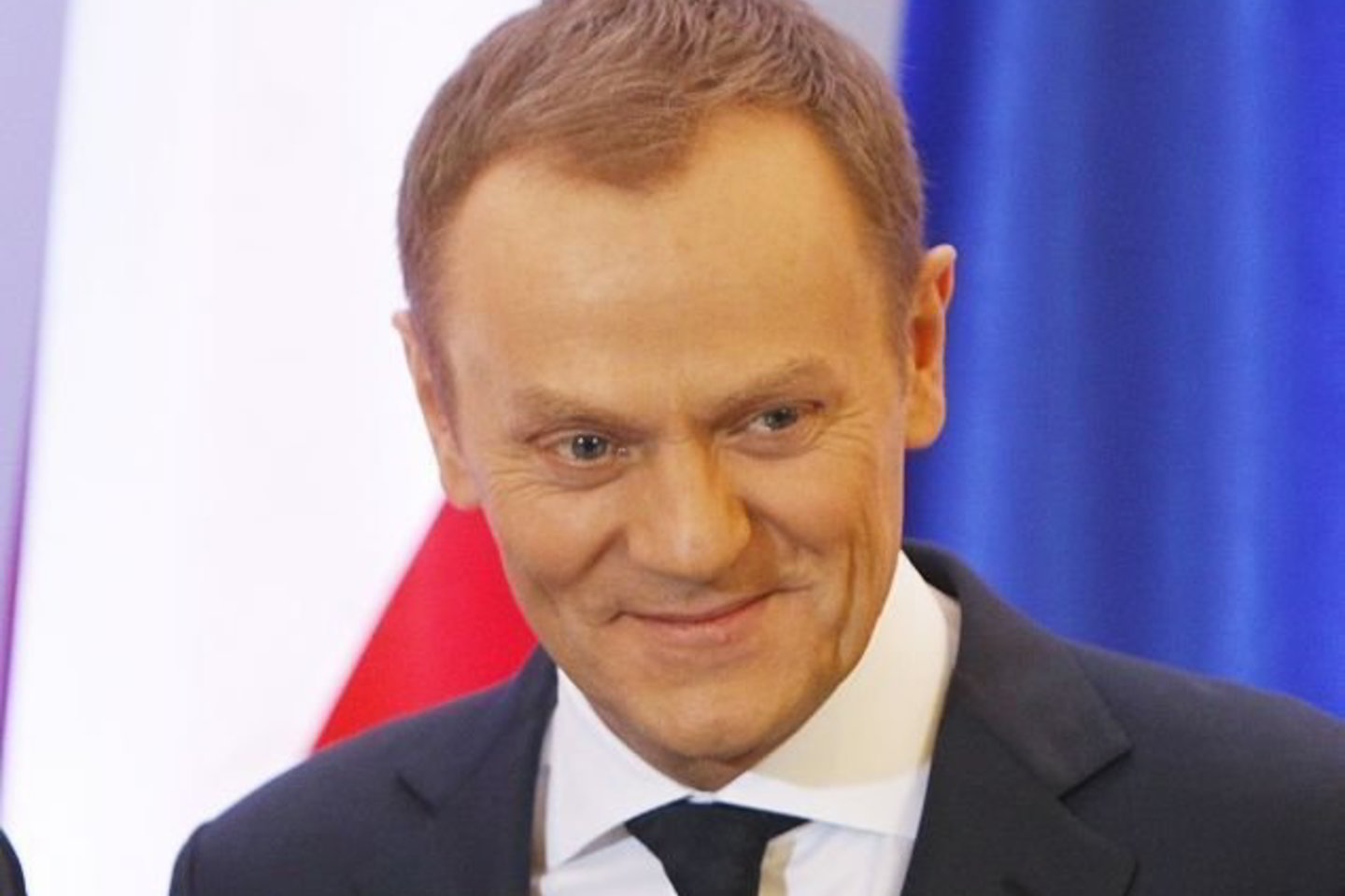 D. Tusko pozicija susilpnėjo dėl staigaus ekonomikos sulėtėjimo.