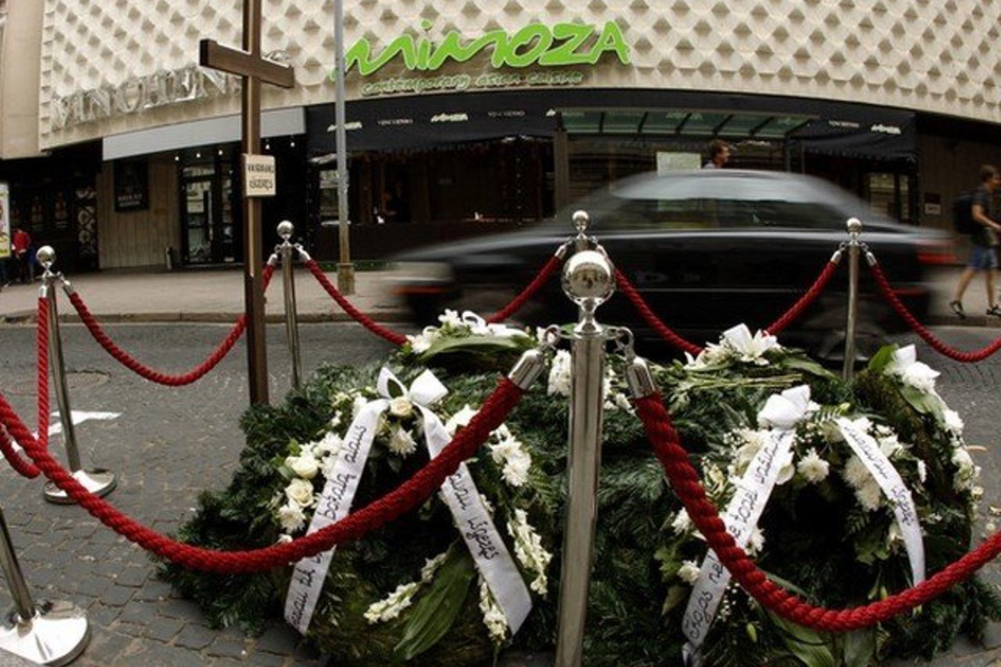 Vilniaus centre, Islandijos gatvėje, kurioje daug kavinių, išdygo girto vairuotojo kapas.