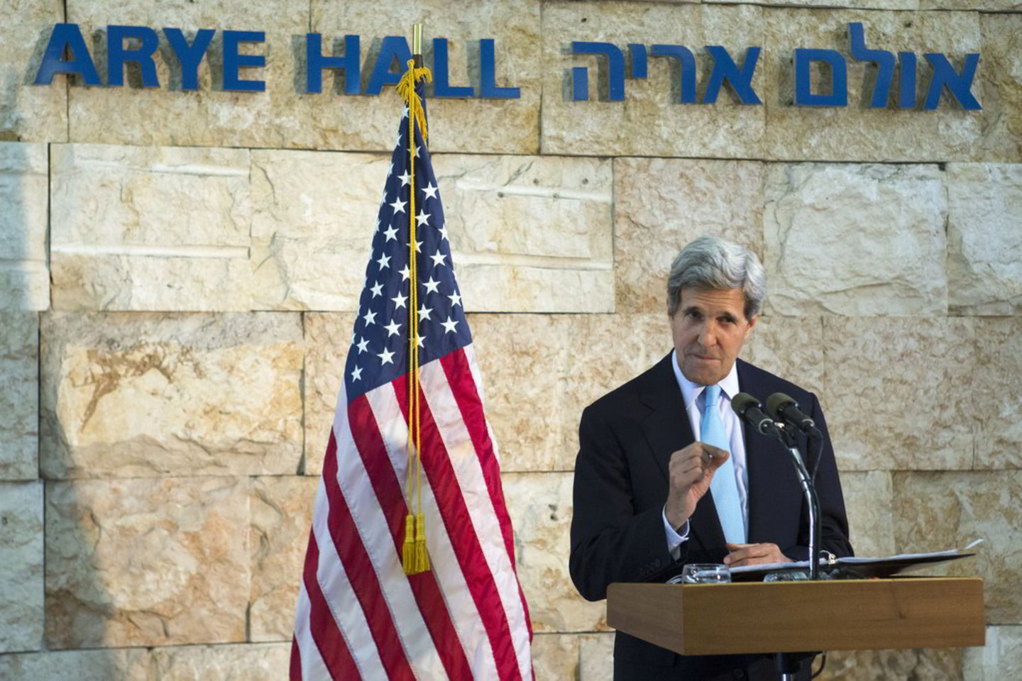Johnas Kerry sakė, kad per jo derybas su Izraelio ir palestiniečių lyderiais dėl tiesioginių taikos derybų atnaujinimo buvo padaryta „reali pažanga“.<br>AP
