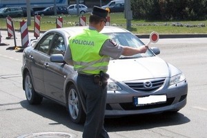 Anykštėno priekaištas policijai: kodėl nebaudė važiuojančio per raudoną?