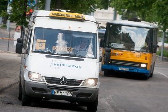 „Mikriukų“ vairuotojai viliojami į valdiškus autobusus