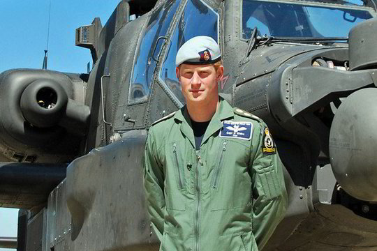 D. Britanijos princui Harry suteikta sraigtasparnio vado kvalifikacija