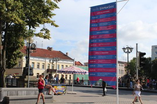Teatro festivalis „Šermukšnis“ vėl išėjo į Klaipėdos gatves