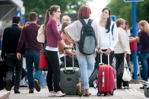 Įdarbinimo agentūros vadovas atskleidė nematomą darbo užsienyje pusę
