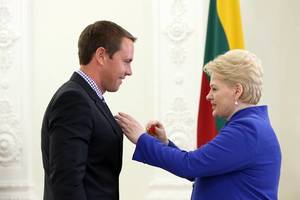 Lietuvoje valstybinius apdovanojimus atsiėmę R. Šepetys ir M. Markevičius dėkingi tėvų šaliai už pripažinimą