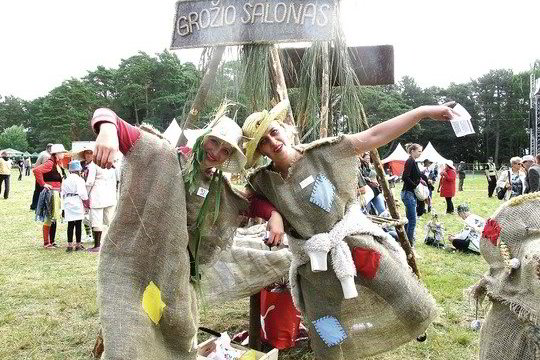 Žagarės vyšnių festivalyje karaliavo kaliausės