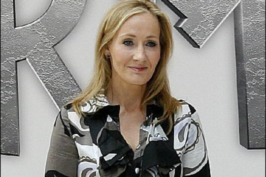 Hario Poterio autorė gavo kompensaciją už jos pseudonimo paviešinimą