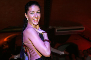 Dukterį sūpuojanti G. Slausgalvienė reklamoje vis dar nėščia