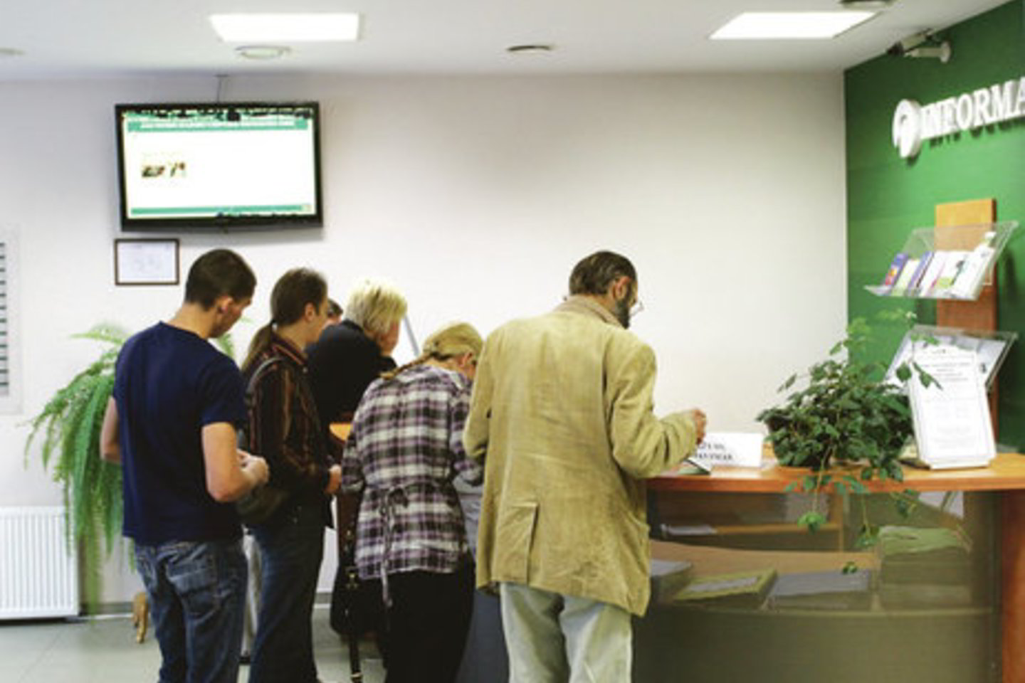 Darbo biržoje jaunų veidų tarp bedarbių minios – tikrai nemažai.