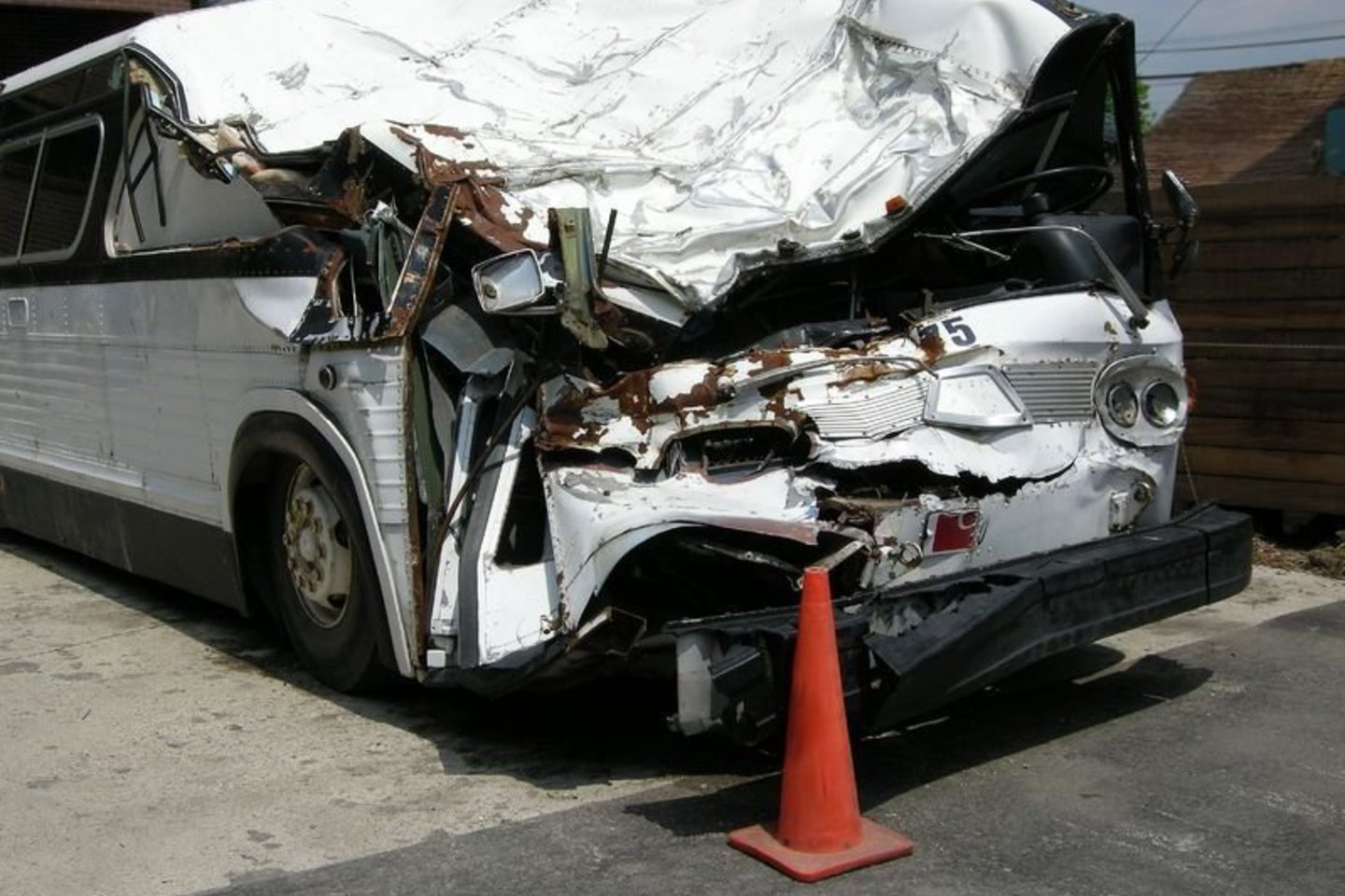 Visi 13 sužeistųjų, buvusių autobuse, paguldyti į netoliese esančio Šibeniko miesto ligoninę ir du iš jų kovoja dėl savo gyvybės.