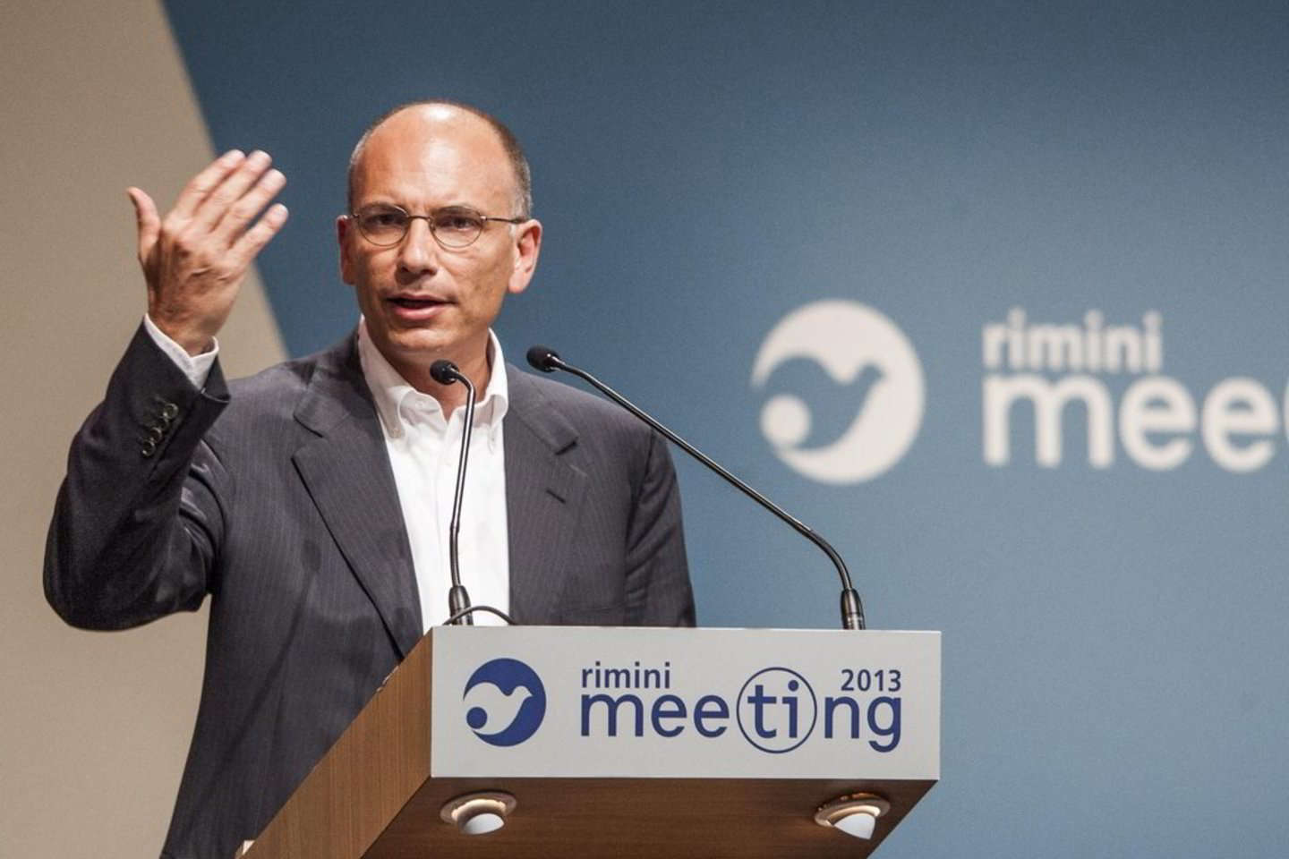 Italijos ministras pirmininkas Enrico Letta įspėjo dėl vyriausybės žlugimo.