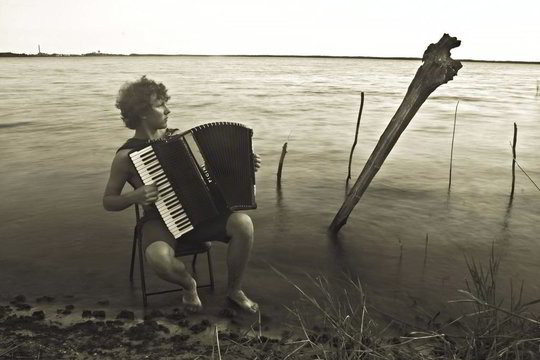 Ant kosminio vandenyno kranto: muzikinė meditacija Molėtuose