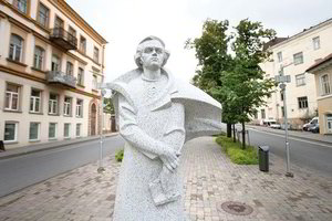 Knyga vedžios ir nežinomų skulptūrų keliu