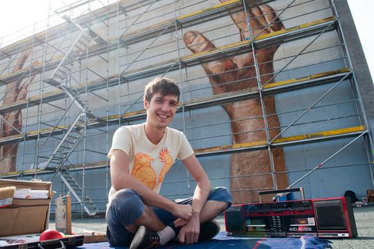 Malaizijoje išgarsėjęs menininkas E.Zacharevičius į Lietuvą sugrįžo išpiešti kino teatro sienos