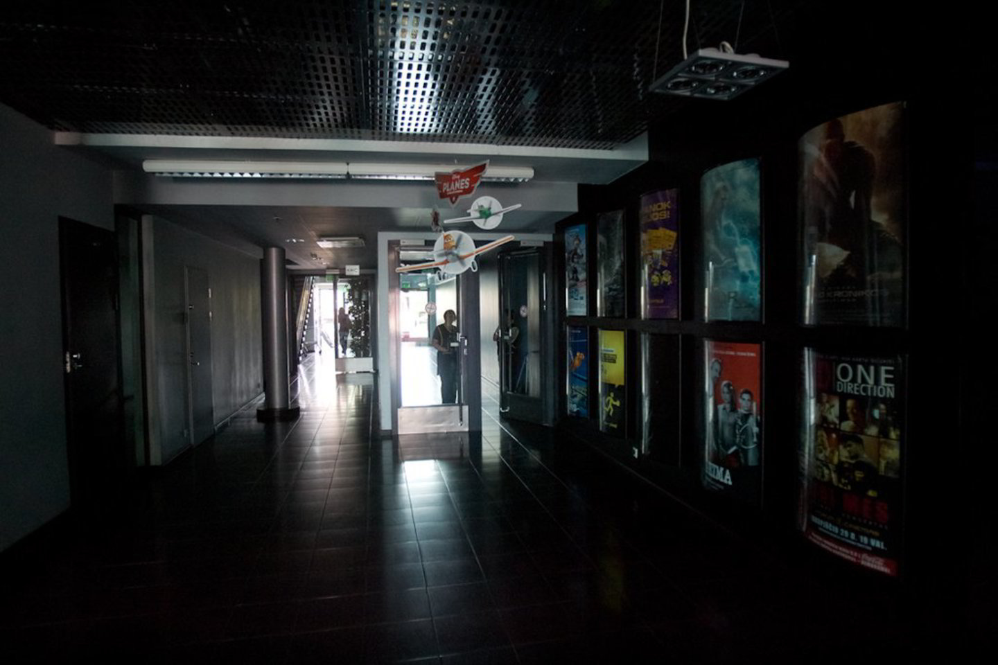 Be elektros tiekimo liko „Forum Cinemas Vingis“ kino teatras.<br>D.Umbraso nuotr.