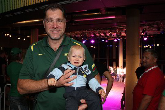 Savaitės sporto nuotraukose – medaliai ir kūdikį pravirkdęs A.Sabonis