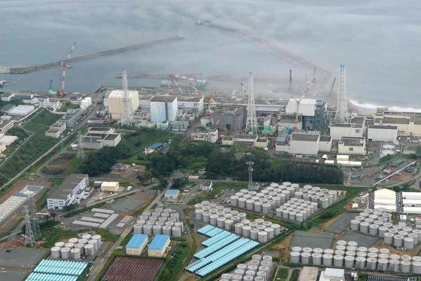 Prakiuręs vamzdis buvo aptiktas kitą dieną po to, kai TEPCO paskelbė pastebėjusi naujus radiacijos nuotėkio taškus keturiose vietose aplink aušinimo rezervuarus.