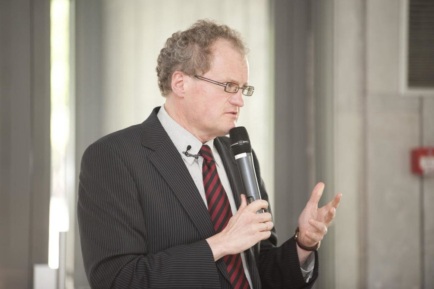 Paskaitą kuruos Europos parlamentaras prof. Leonidas Donskis. Taip pat paskaitoje bus kalbama apie tuoj įvyksiantį Dalai Lamos XIV vizitą Lietuvoje rugsėjo 11–13 d.