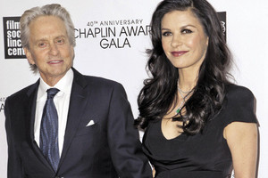 Skyrybų karštinė neaplenkė ir garsių Holivudo porų