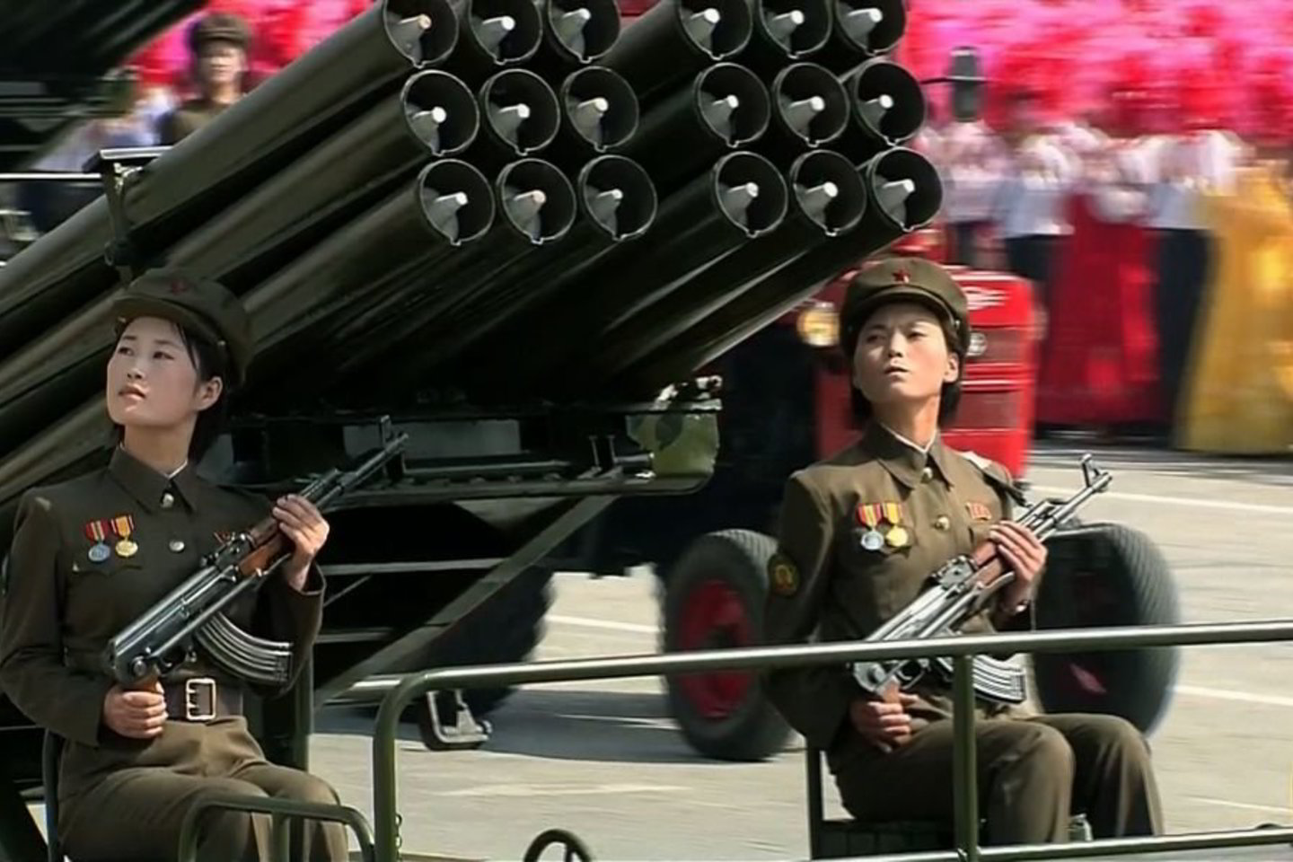 Kariniame parade Pchenjano Kim Il-sungo aikštėje dalyvavo daugiausia rezerviniai kariai.<br>AP nuotr.