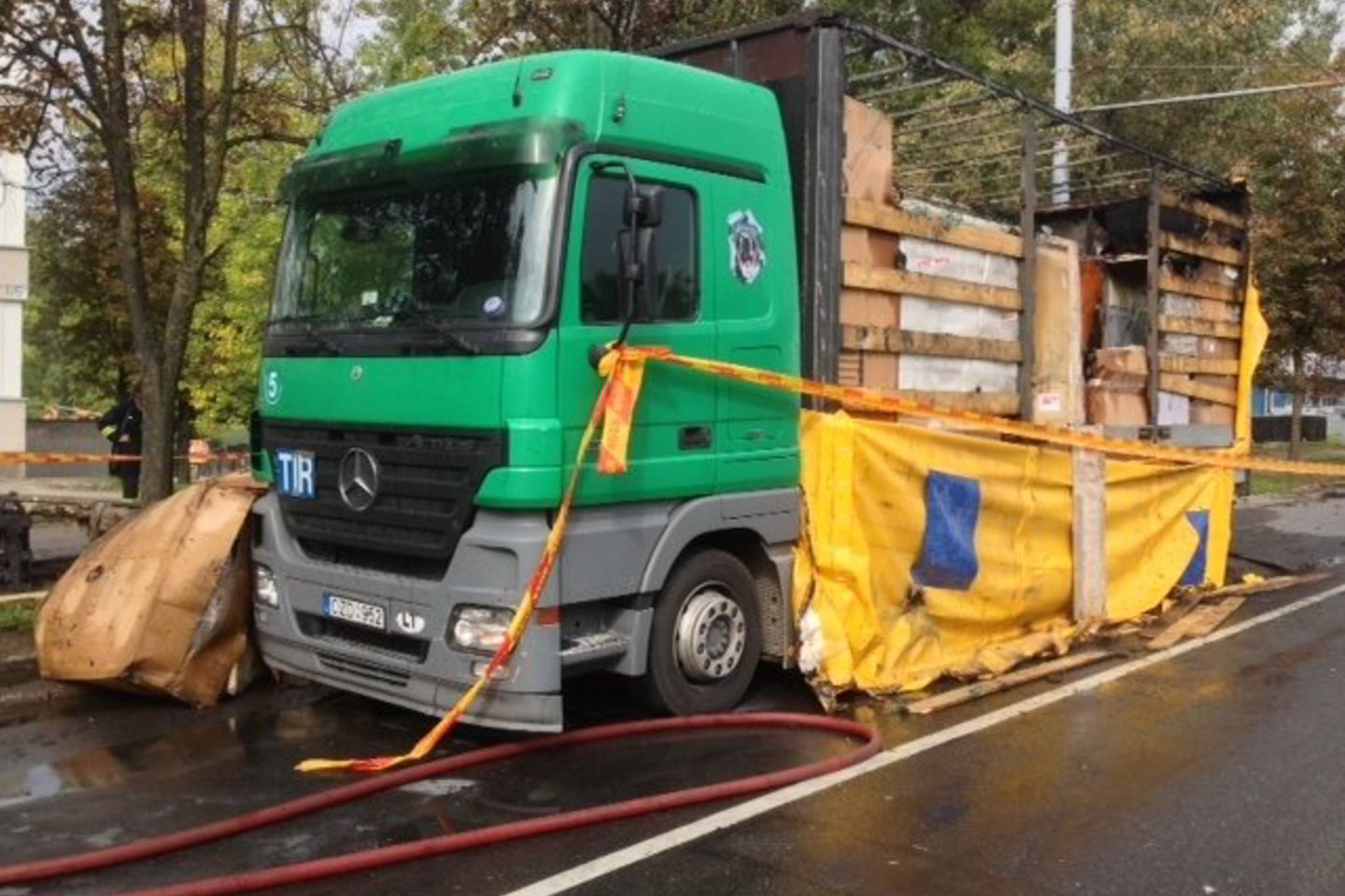 Vilniuje užsidegė baldus vežęs sunkvežimis.<br>V.Ščiavinsko nuotr.