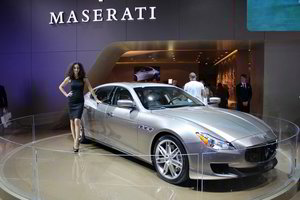 Kokį automobilį Frankfurte puošė gražiausia mergina?