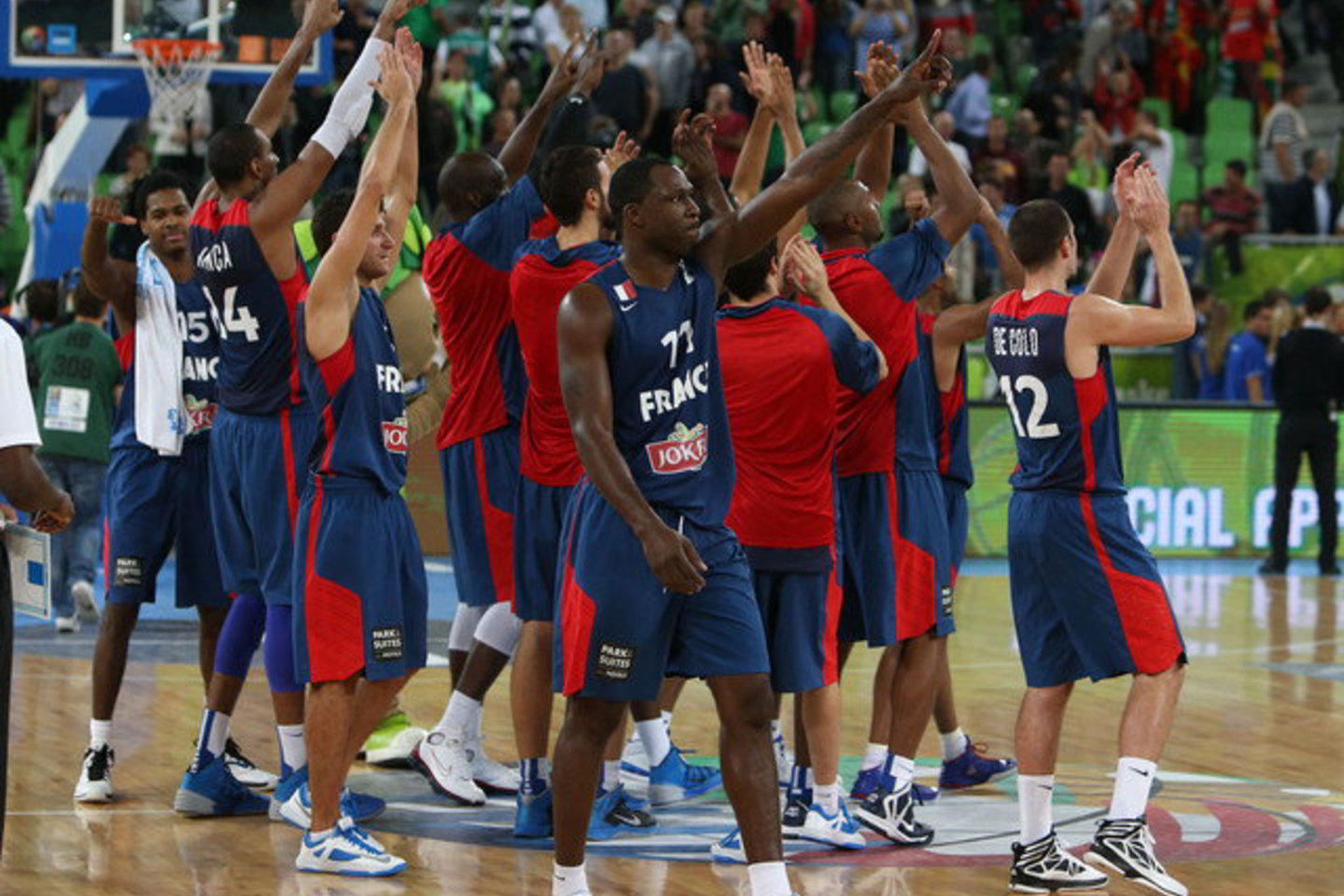 Prancūzijos krepšininkai palaužė Ispanijos rinktinę ir antrus metus iš eilės žais Europos čempionato finale.<br>AP nuotr.
