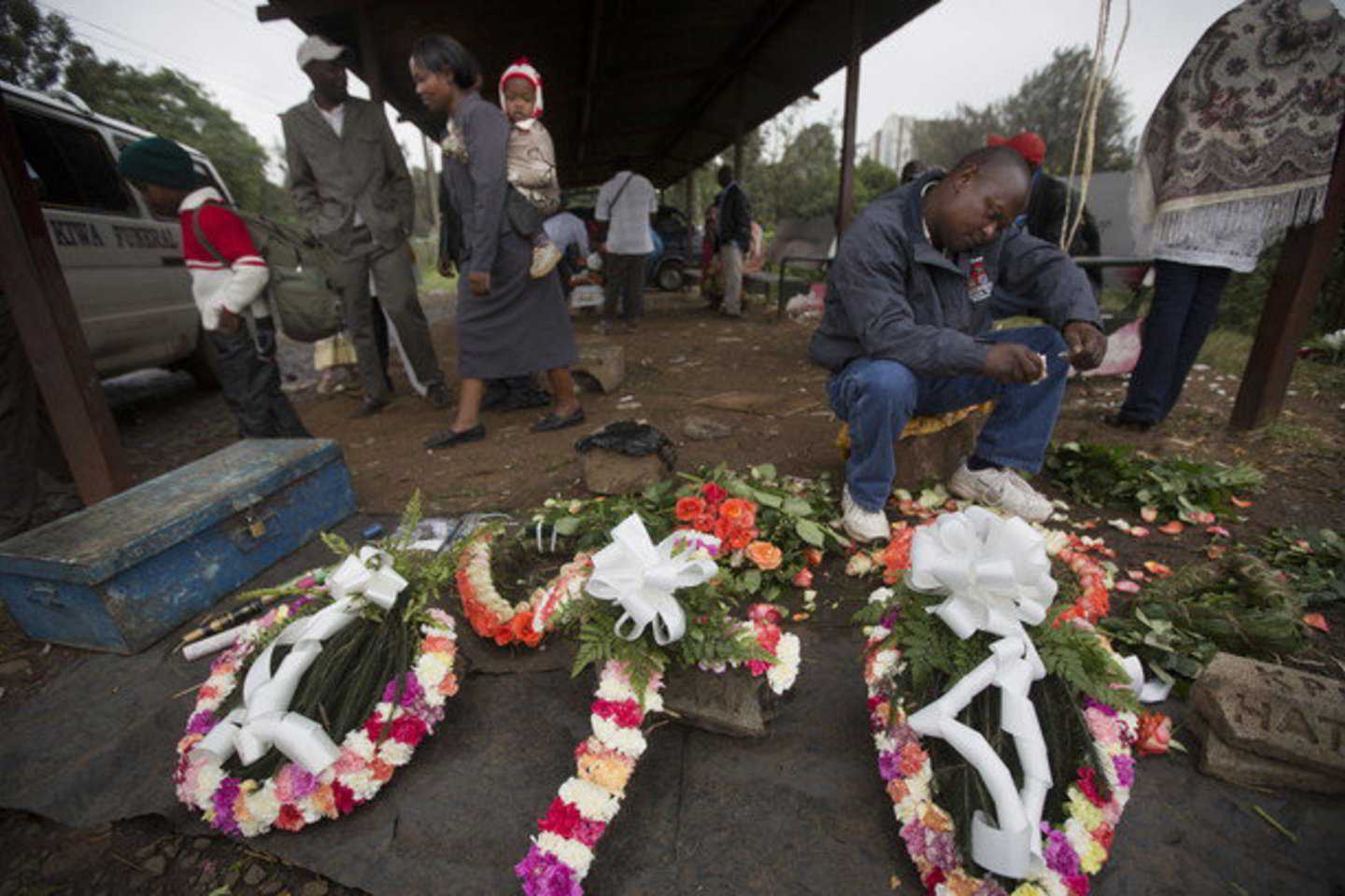 Kenija gedi išpuolio aukų.<br>AP nuotr.