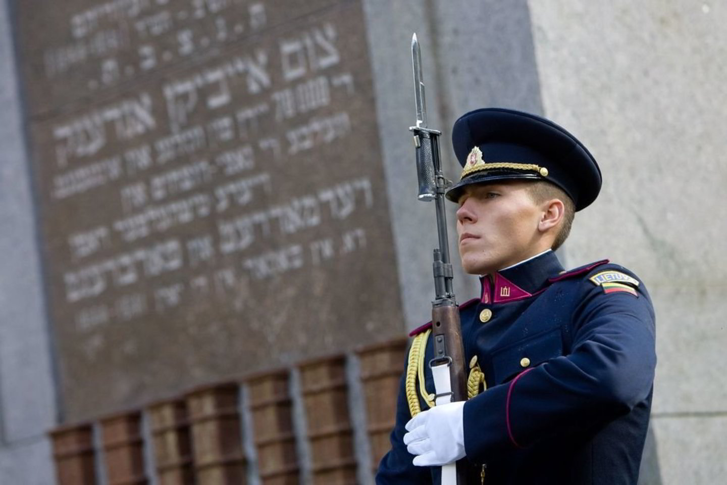 Holokaustų aukų pagerbimo ceremonija Panerių memoriale.<br>D.Umbraso nuotr.