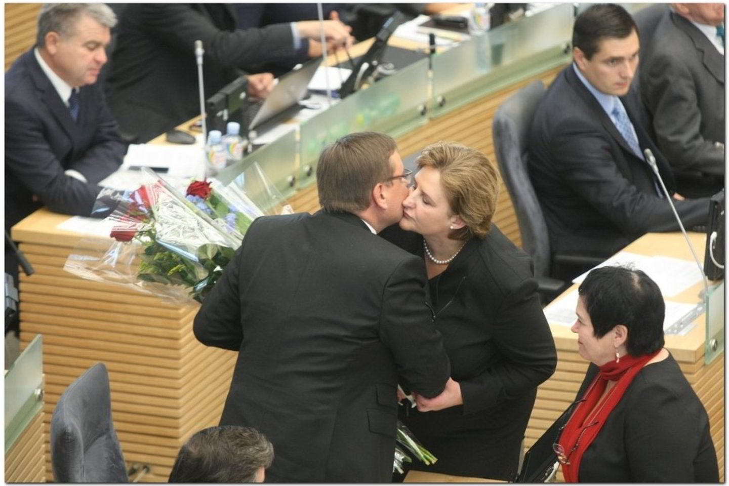 V.Gedvilas L.Graužinienei užleido Seimo pirmininko kėdę, užleis ir erdvų butą viešbutyje.